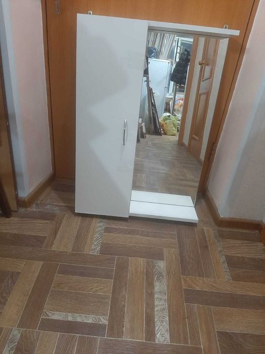 Продам шкаф с зеркалом
