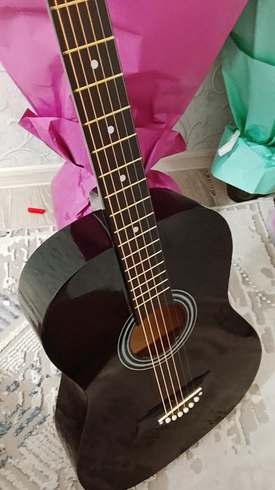 Гитара Levinson.