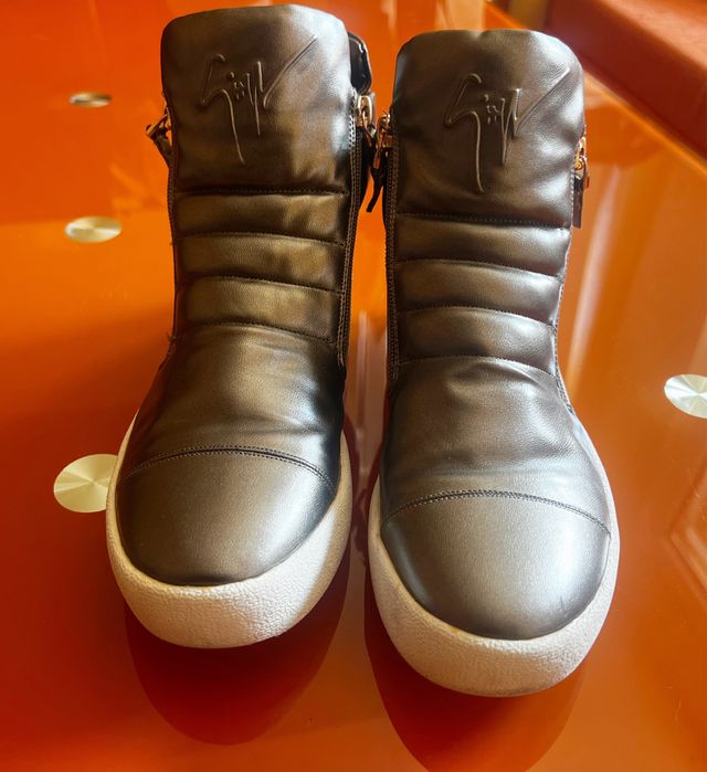 Дамски обувки тип кецове с ципове