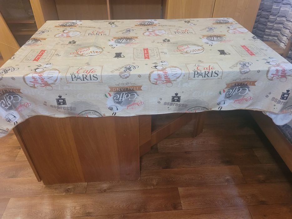 Продам столы книжки