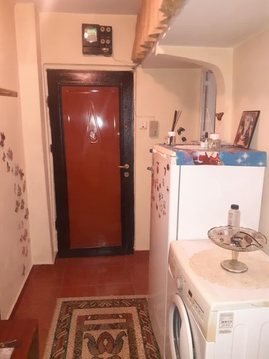 Închiriez garsoniera