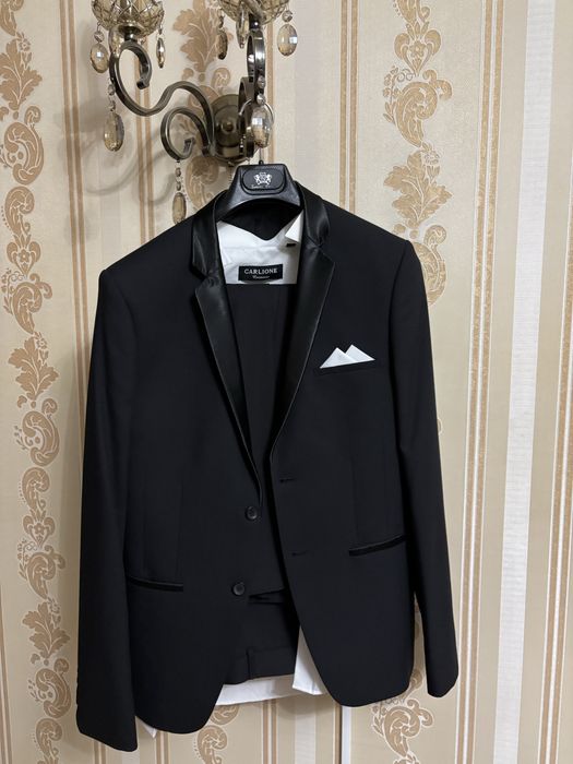 Продам Смокинг Carlione
