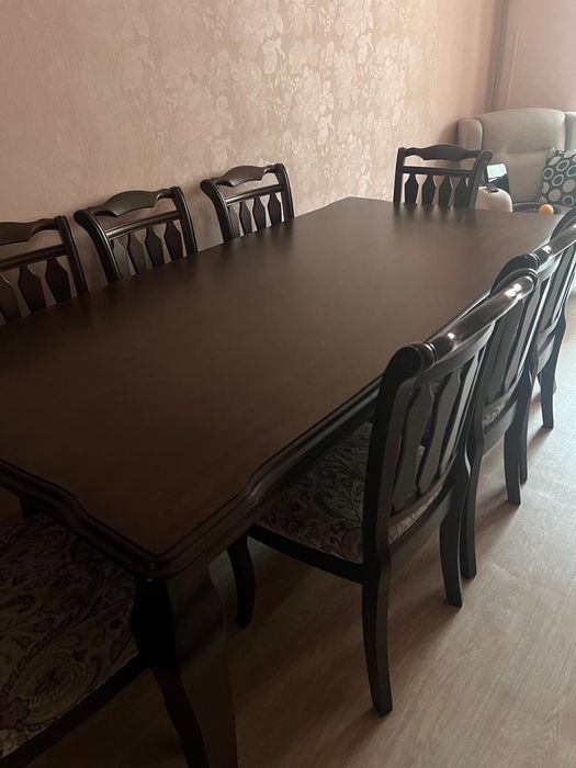 Срочно продам стол со стульями