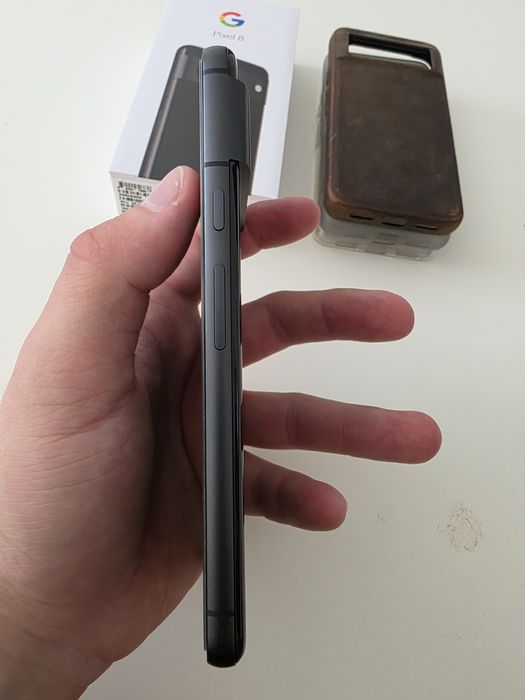 Google Pixel 8 cu 4 luni de viață