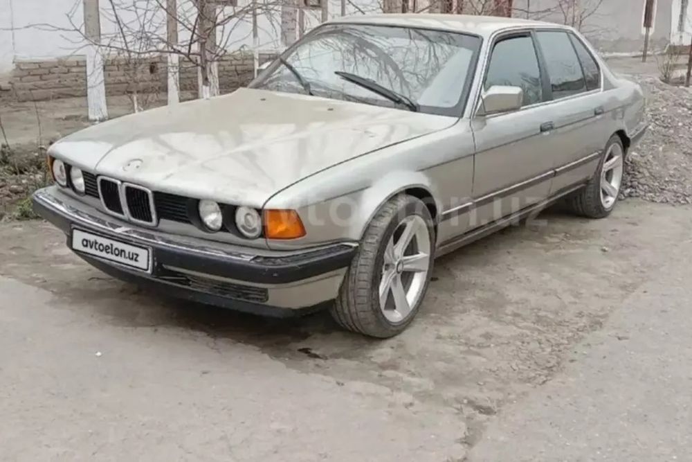 bmw м7 е32  сотилади келишамиз