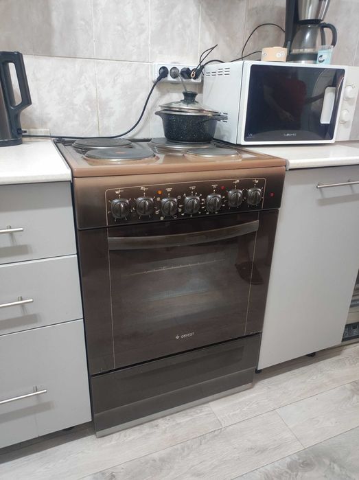 Продам Электро плиту