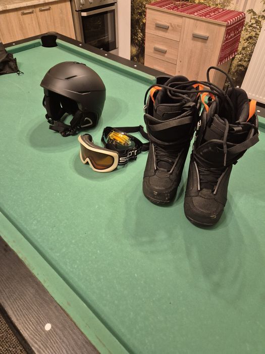 Pachet boots si casca ski