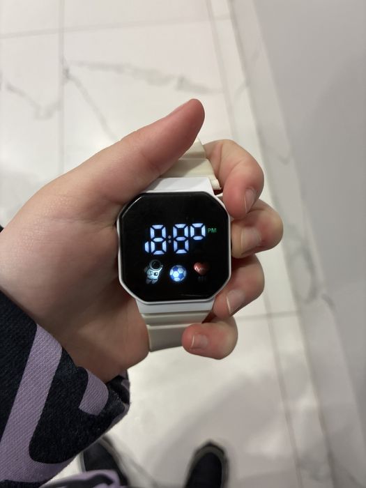 Кварцовые часы Aisha Serebriti