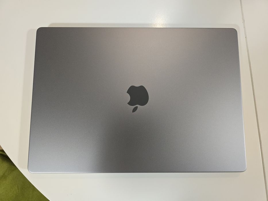 MacBook Pro 16” M1 – 16GB RAM / 512GB SSD – stare impecabilă