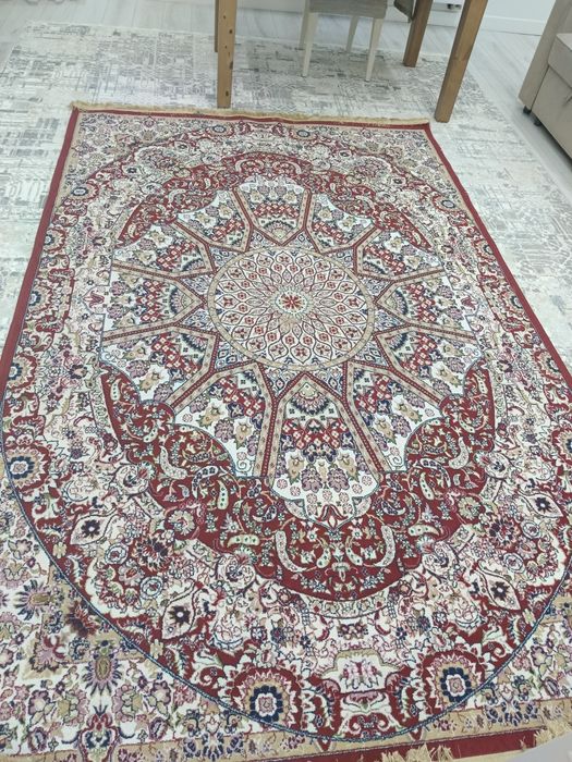 Продам ковёр 2 на 3 размер