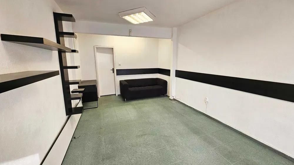 Дава се под наем Магазин в Варна, Зимно кино Тракия - 23 кв.м за 269.28 € - Снимка #1