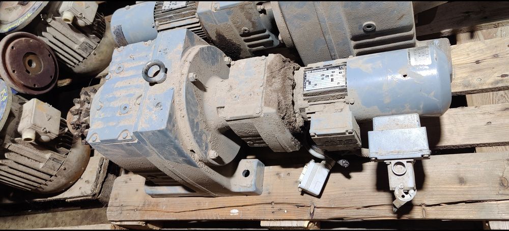 Motor electric trifazat cu reductor, 0.37kW, 1rpm, 380V