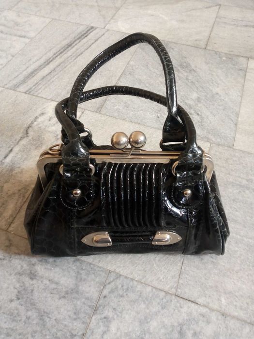 «Недорого» Сумки большие и маленькие по 30 тыс 1шт в отл состоянии