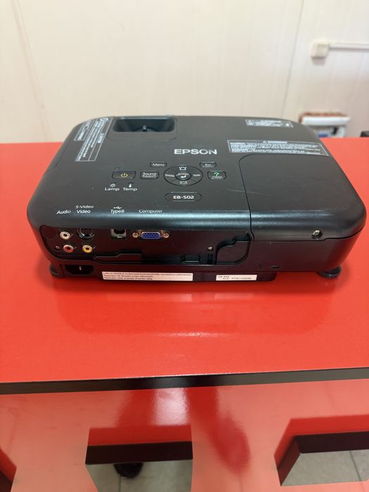 Epson proektor sotiladi