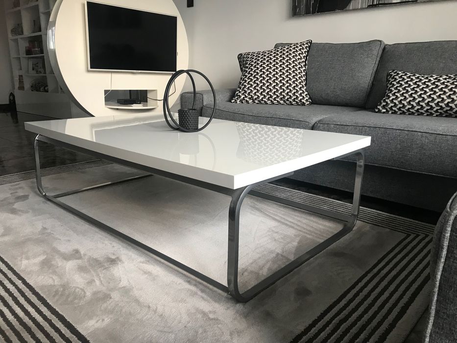 Продавам бяла маса от MDF 160лв.