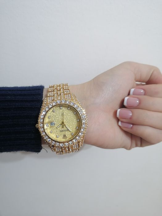 Ayollar uchun tilla soat