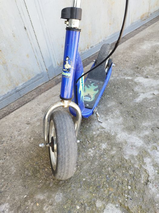 Trotinetă copii cu roți gonflabile mari (pneumatice), cadru metalic albastru