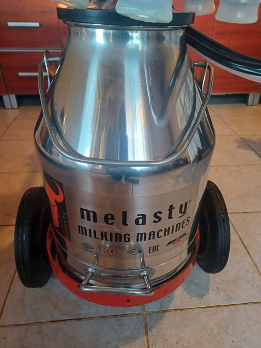 Vând aparat de muls vaci
