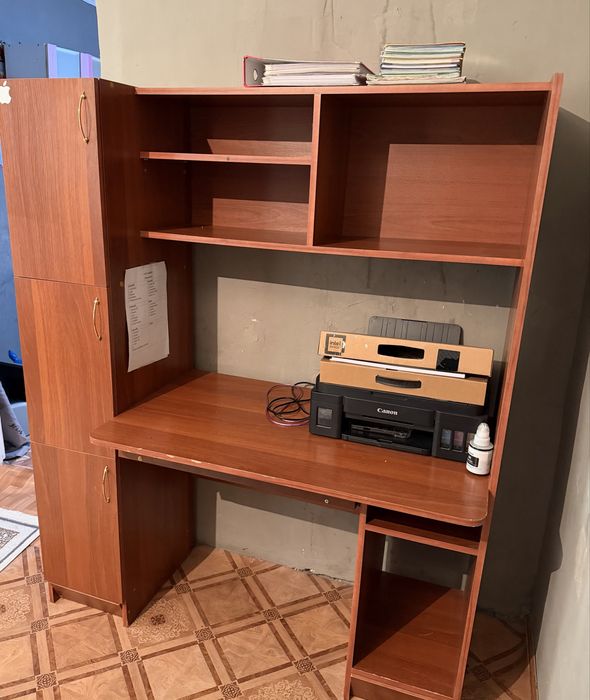 Компьютерный стол сатылады