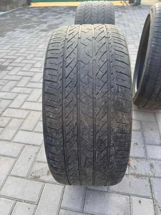 Продам комплект шин 235х35х19