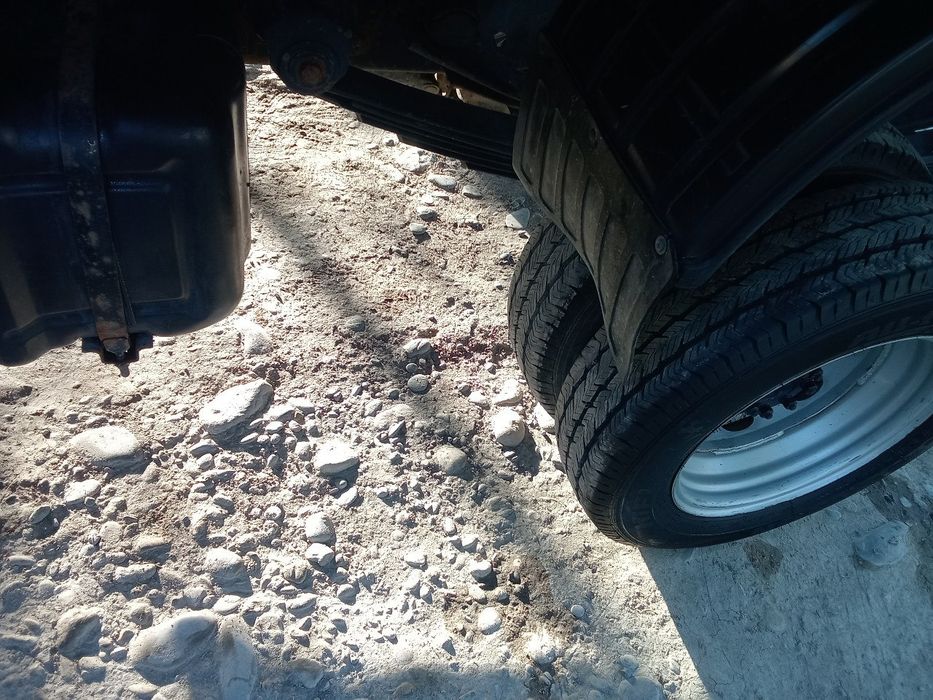 Gazel avtomobili sotiladi