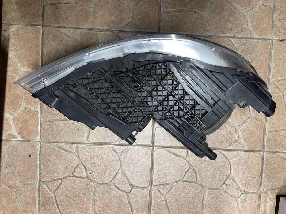 Vând far stânga Skoda Octavia