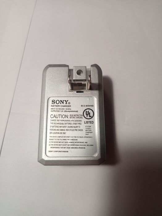Зарядное устройство батареек Sony типа ААА и АА