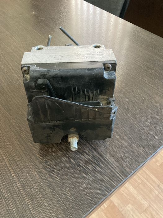 Блок АБС ауди А6 1994 год обьем 2.6,2.8