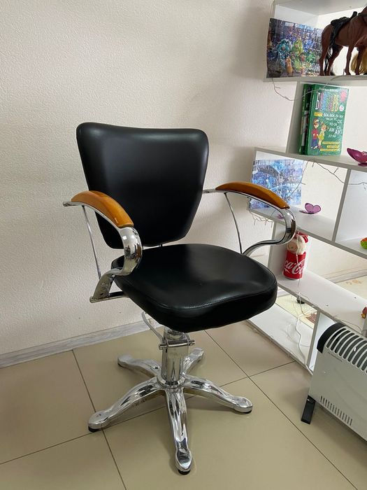 Продам парикмахерское кресло