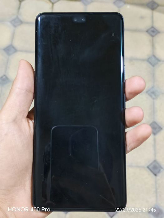Honor 200 • 8+8 ГБ ОЗУ • 256 ГБ • Состояние отли • Чёрный