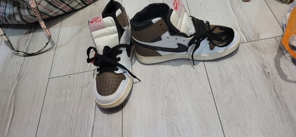 Продаётся кросовки новая