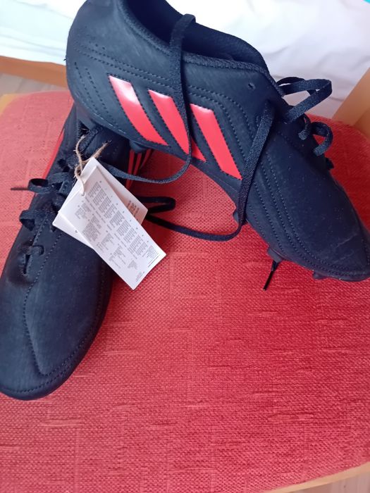 Футболни обувки Адидас