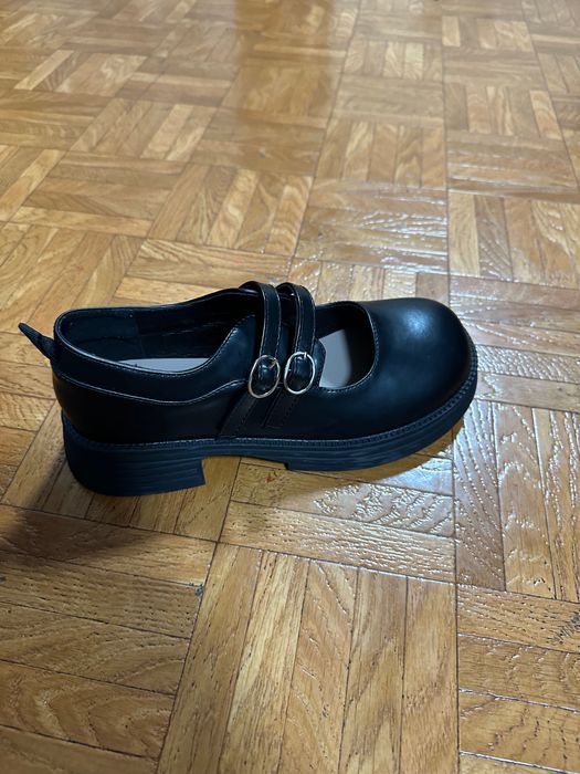 Черный туфли школьные