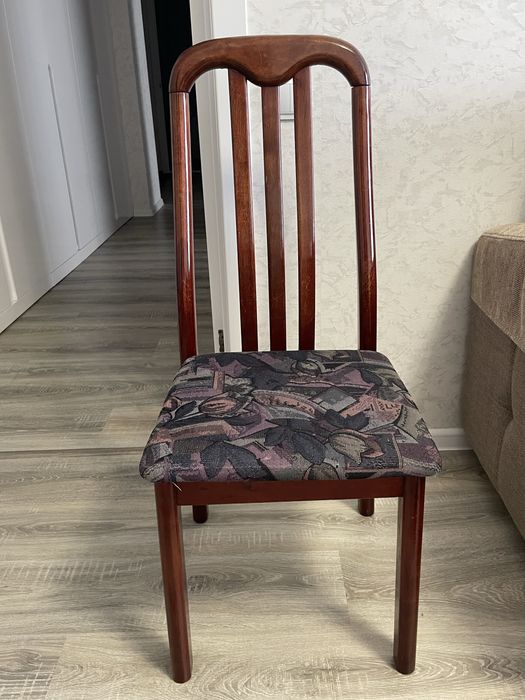 Продам 6 стульев