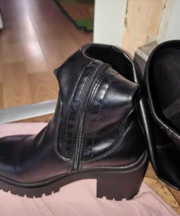 Дамски ботуши с дебела платформа