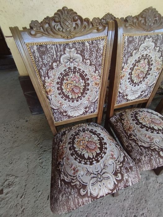 12 talik stul sotiladi