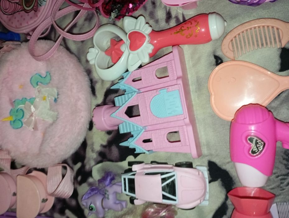 Продам игрушки для девочки