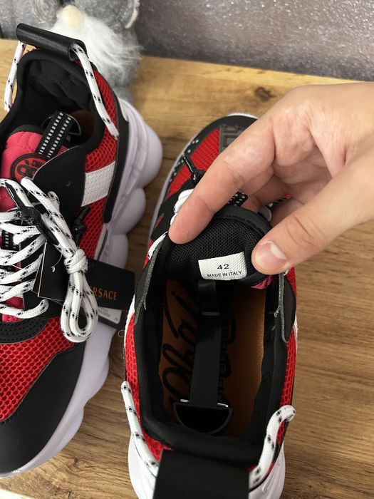 versace chain reaction