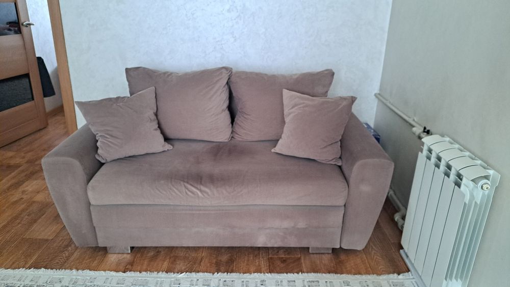 Диван в хорошем состоянии
