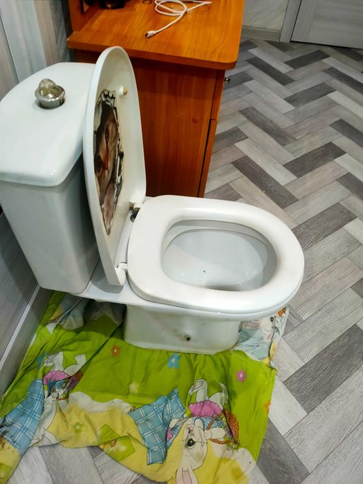 Сантехника унитаз