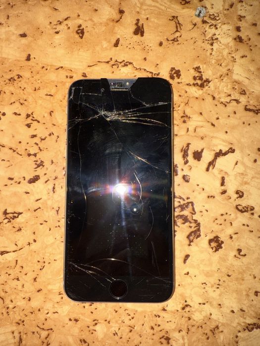 СРОВНО ПРОДАМ iphone 7 на запчасти