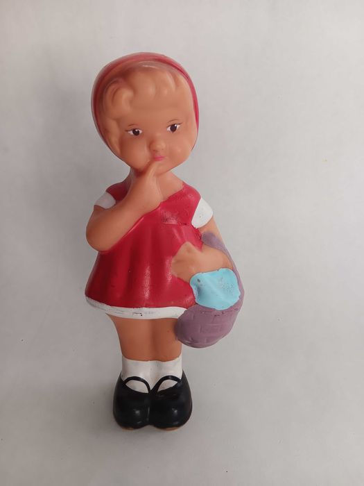 Jucarie veche Aradeanca, scufita rosie,De colectie, Perioada comunista