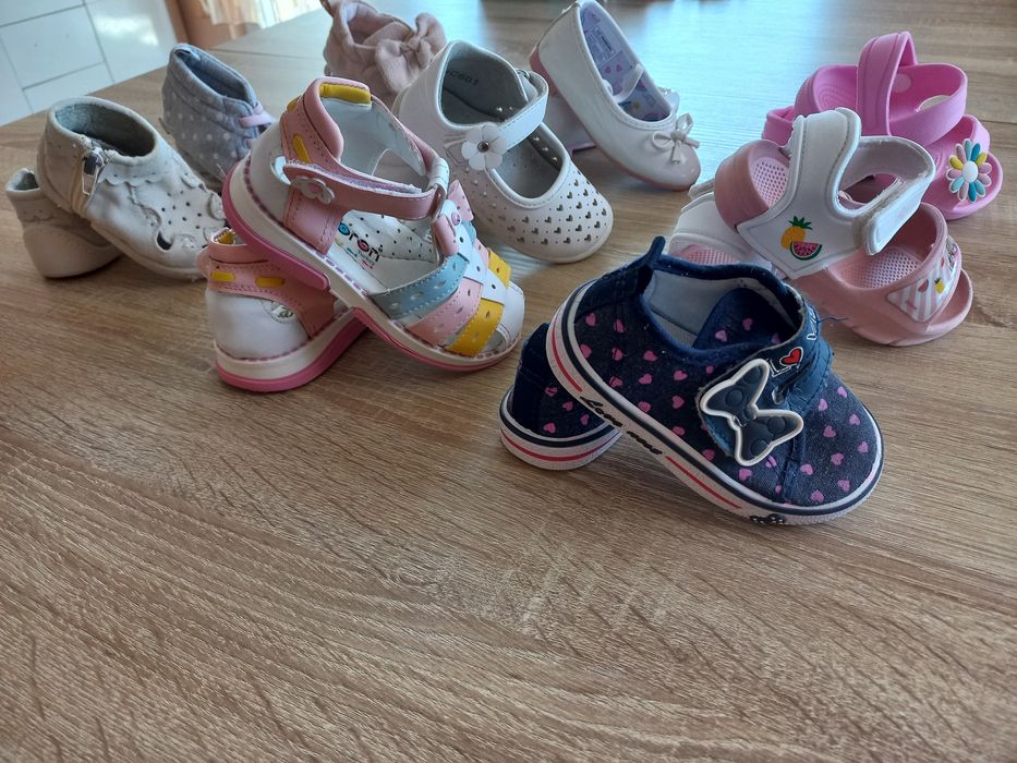 Детски сандали и обувки