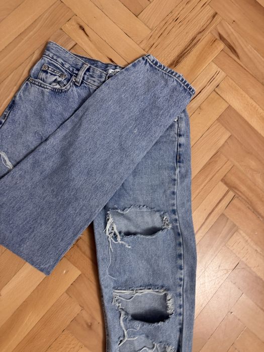 Скъсани дънки на pull and bear