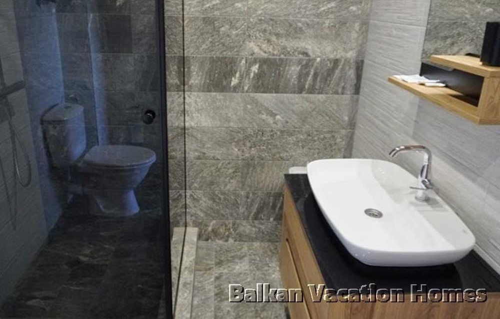 Тристаен апартамент в затворен комплекс в Бяла