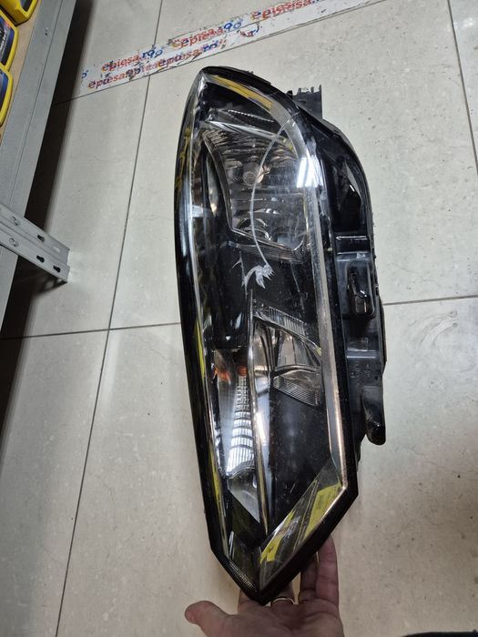 Far oe stanga pt vw passat b8