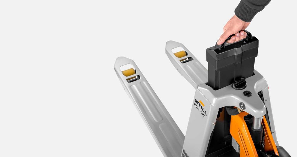 Електрическа палетна количка STILL модел ECH12C с батерия и зарядно