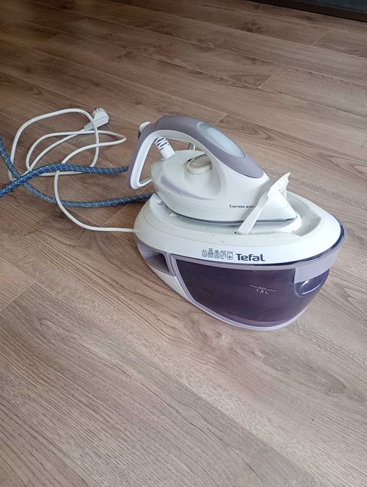 Vând statie de calcat cu aburi