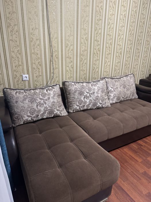 Продам диван в хорошем состояние