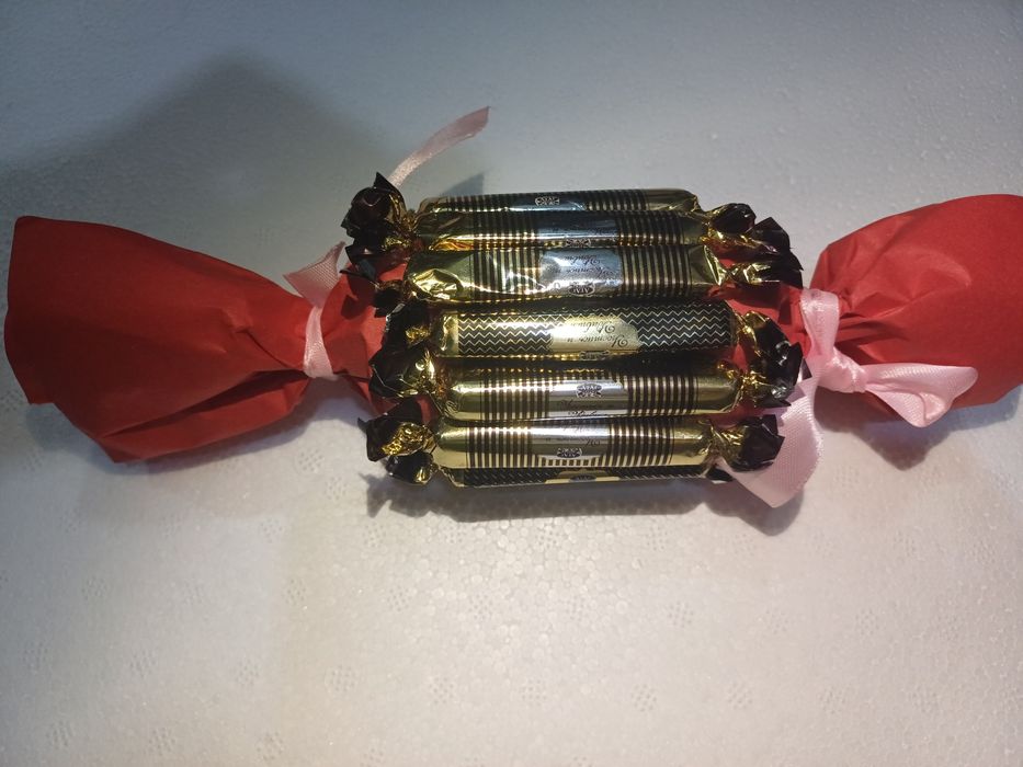 Сладкий подарок в виде конфеты